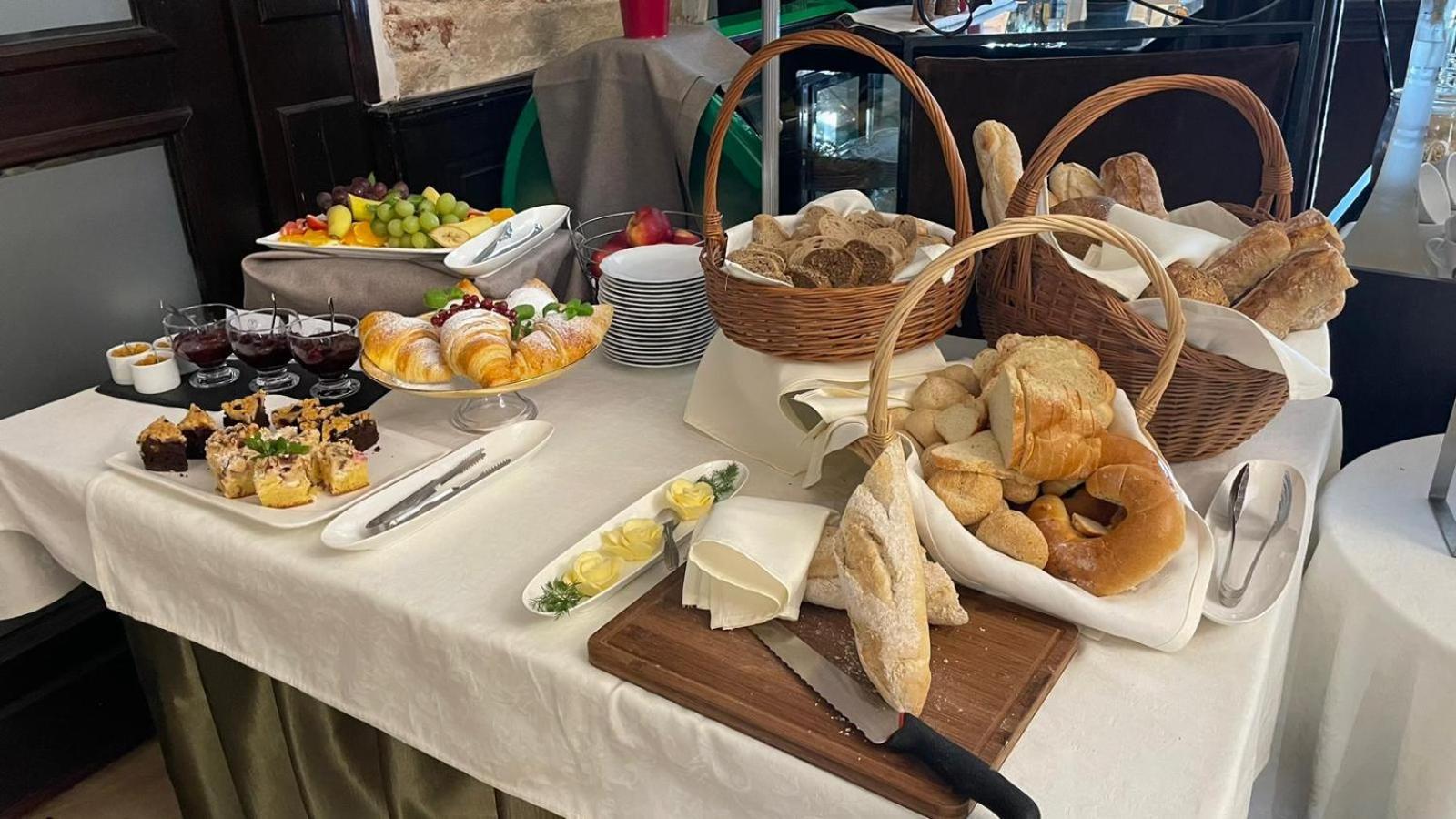 Hotel Zamkowy Валбжих Екстериор снимка
