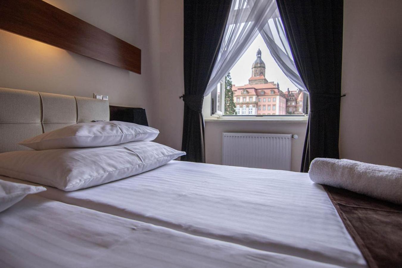Hotel Zamkowy Валбжих Екстериор снимка