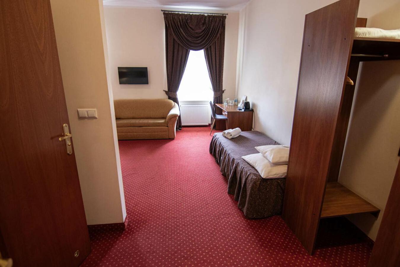 Hotel Zamkowy Валбжих Екстериор снимка